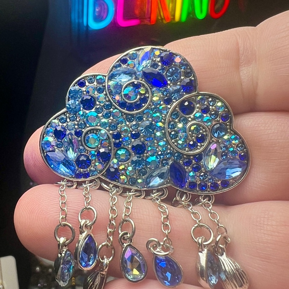 Blue Crystal Cloud & rain drops ☔️ Brooch NWOT